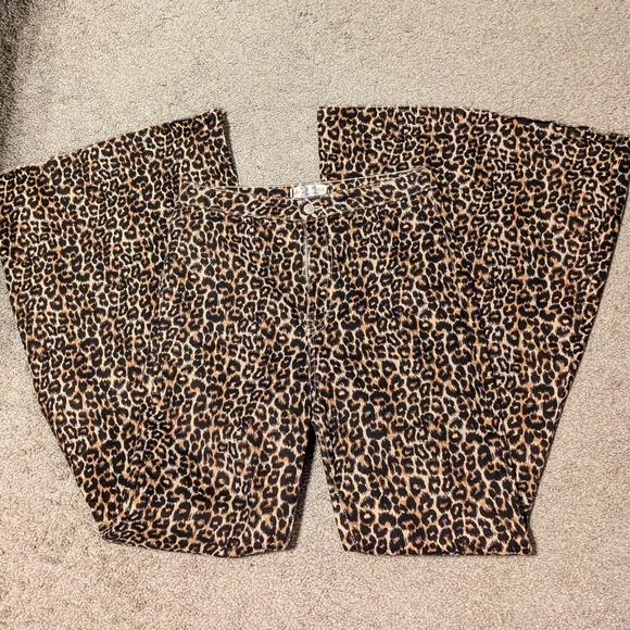 We The Free- Leopard "Float On" Bell bottoms size 31 GUC - Picture 2 of 12